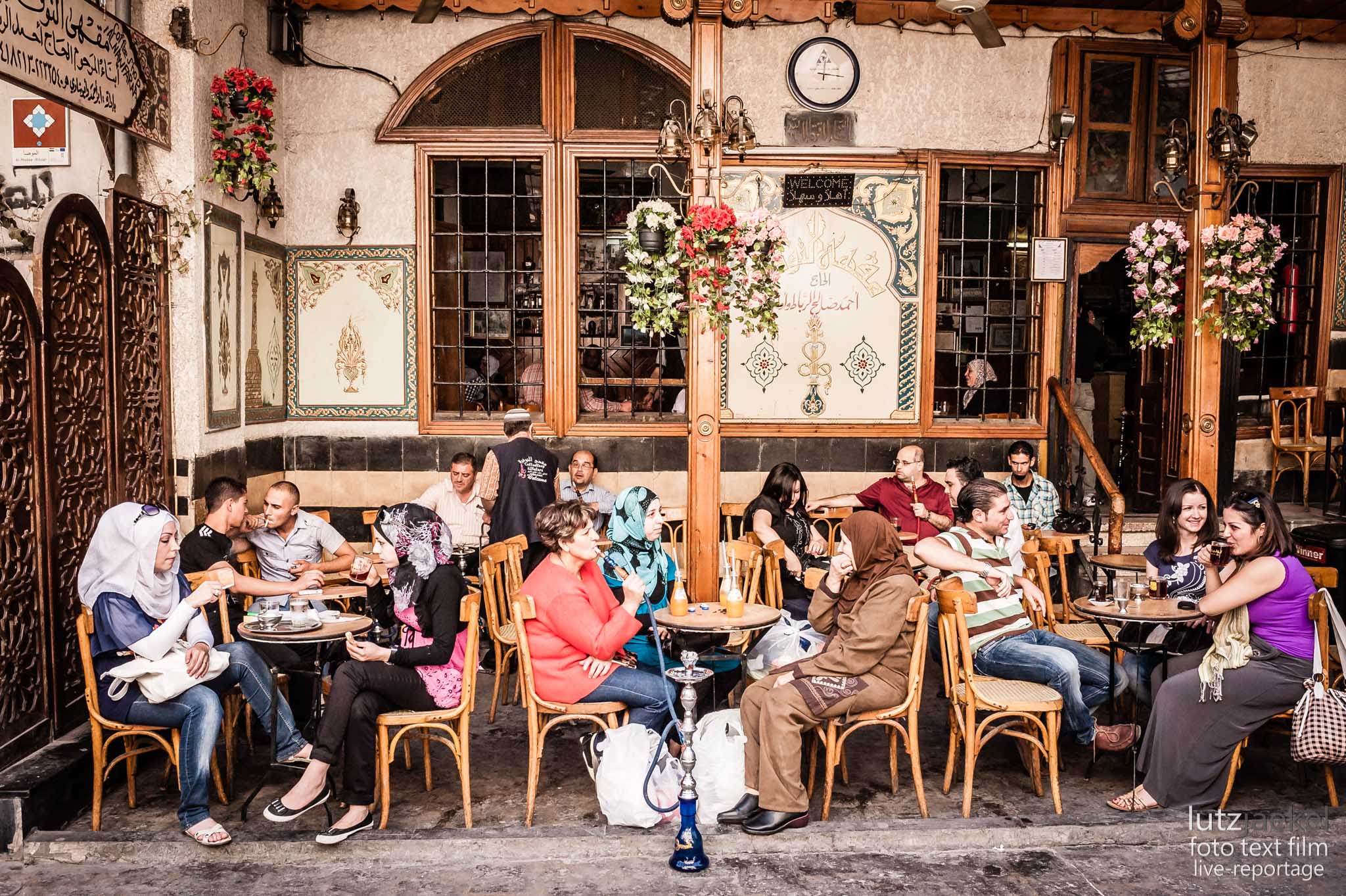 Asien, Syrien, Damaskus: Café Noufara, beruehmtes Café in der Altstadt. Hier hat viele Jahre der Geschichtenerzaehler Abu Schadi vorgelesen.